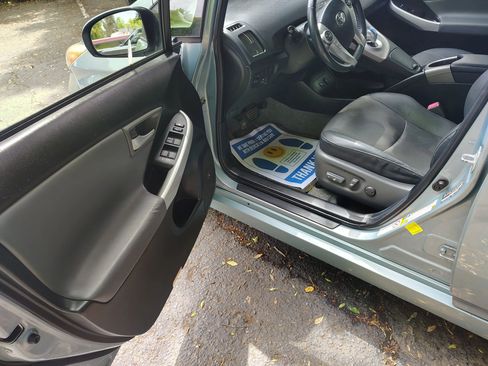 Used 2013 Toyota Prius Four image 5