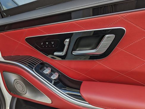 Used 2021 Mercedes-Benz S 580 4MATIC Sedan w/ AMG Line image 37