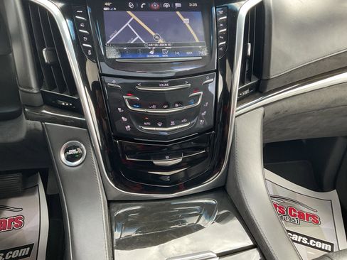 Used 2019 Cadillac Escalade ESV Platinum AWD/4WD image 22