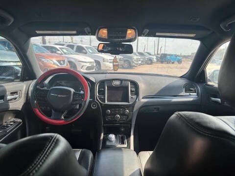 Used 2019 Chrysler 300 S w/ 300S Premium Group 2 RWD image 9