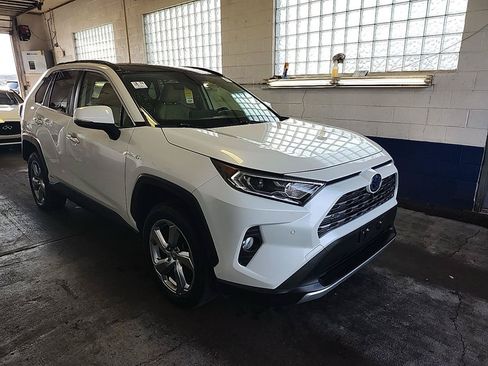 Used 2020 Toyota RAV4 Limited AWD/4WD image 5