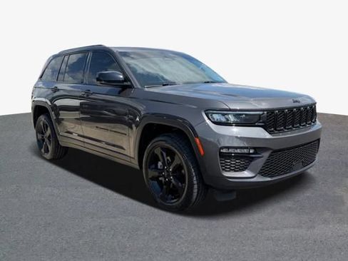 Used 2024 Jeep Grand Cherokee Limited w/ Black Appearance Package AWD/4WD image 5