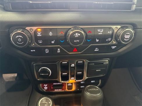 New 2026 Jeep Gladiator Mojave image 3