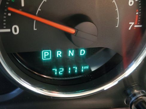 Used 2015 Jeep Wrangler Sport image 16