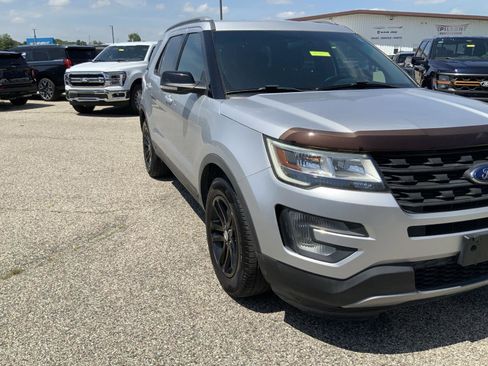 Used 2017 Ford Explorer XLT FWD image 13
