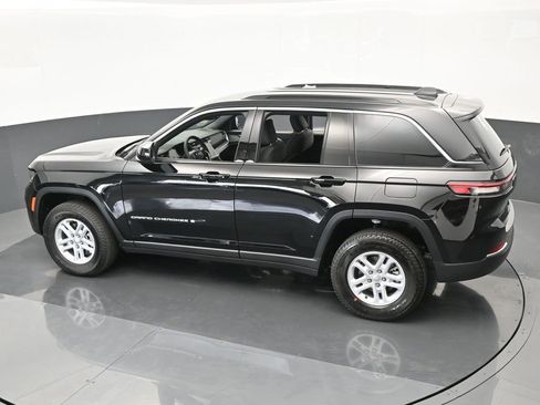 Used 2024 Jeep Grand Cherokee Laredo w/ Trailer Tow Package image 37