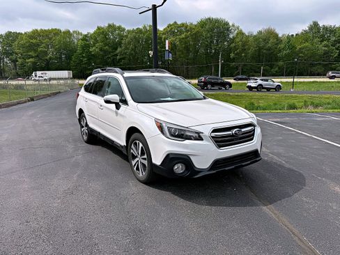 Used 2019 Subaru Outback 3.6R Limited AWD/4WD image 3