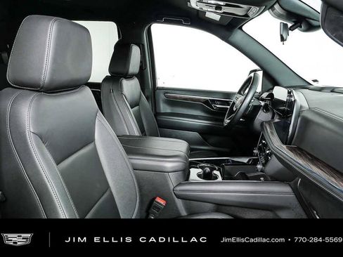 Used 2025 Chevrolet Tahoe LT RWD image 22
