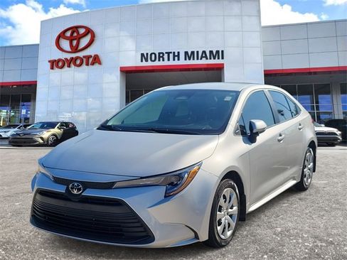 Used 2025 Toyota Corolla LE image 2