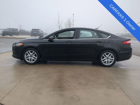 Used 2015 Ford Fusion SE image 3