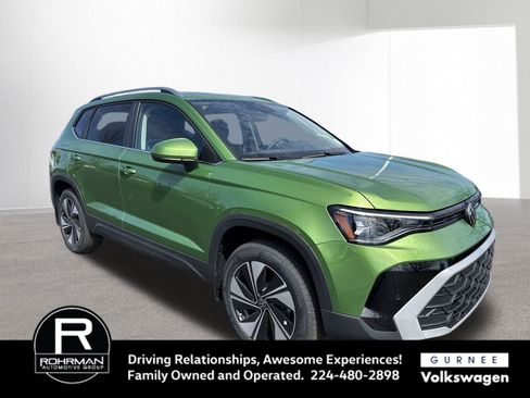Used 2025 Volkswagen Taos SE image 2