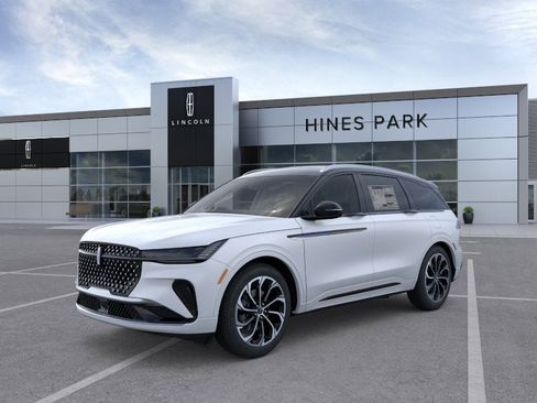 New 2026 Lincoln Nautilus Reserve image 1