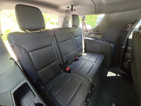 Used 2024 Chevrolet Suburban LT AWD/4WD image 19