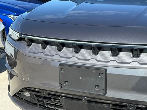 Used 2024 Jeep Wagoneer Launch Edition image 4