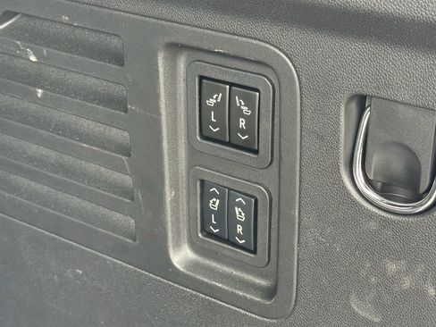 Used 2024 Chevrolet Traverse RS image 10