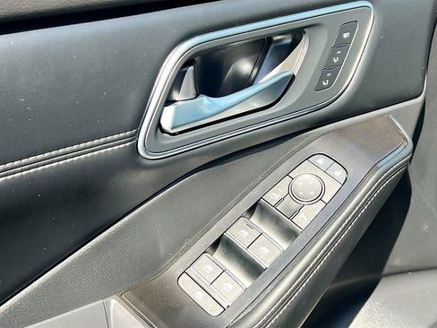 Used 2025 Nissan Rogue Platinum FWD image 18