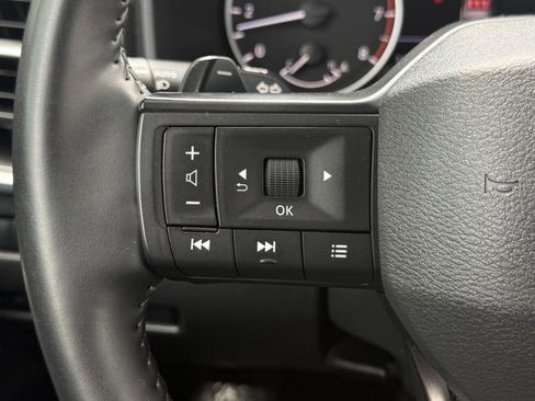 Used 2025 Nissan Rogue SV AWD/4WD image 32