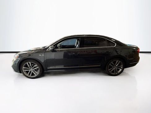 Used 2017 Volkswagen Passat 1.8T R-Line w/ R-Line Lighting Package FWD image 9