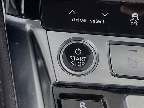 Used 2023 Audi e-tron Premium Plus w/ Premium Plus Package image 18