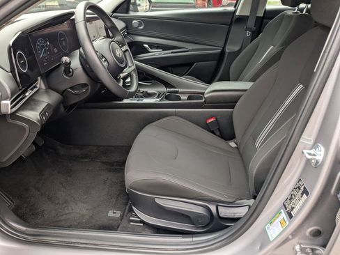 Used 2025 Hyundai Elantra SEL FWD image 11