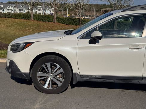 Used 2019 Subaru Outback 2.5i Limited w/ Popular Package #2 image 8