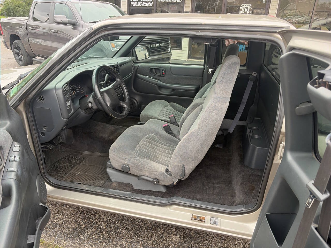 Used 2002 Chevrolet S10 Pickup LS w/ LS Preferred Equipment Group RWD image 7