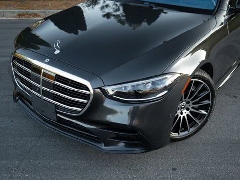 Used 2021 Mercedes-Benz S 580 4MATIC Sedan w/ AMG Line image 3