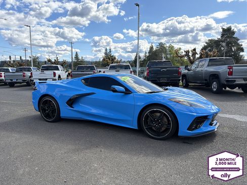 Used 2021 Chevrolet Corvette Stingray Coupe w/ Z51 Performance Package RWD image 7