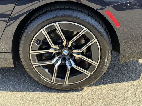 Used 2024 BMW 740i xDrive AWD/4WD image 11