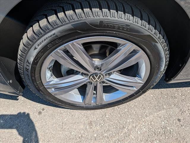 Certified 2023 Volkswagen Jetta SE w/ Panoramic Sunroof Package FWD image 9