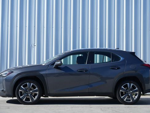 Used 2022 Lexus UX 200 image 7