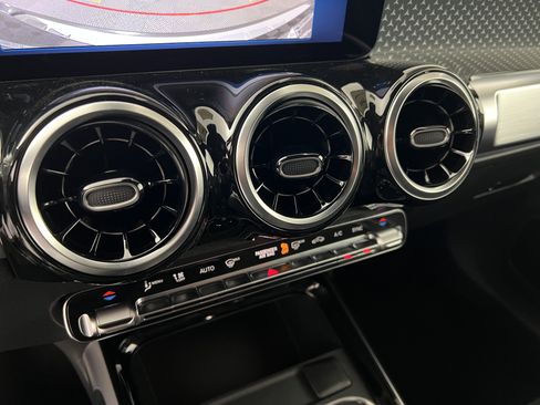 Used 2026 Mercedes-Benz GLB 250 4MATIC image 30