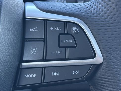 Used 2025 Toyota Sienna Limited image 42