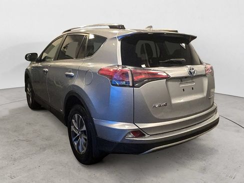 Used 2018 Toyota RAV4 LE AWD/4WD image 3