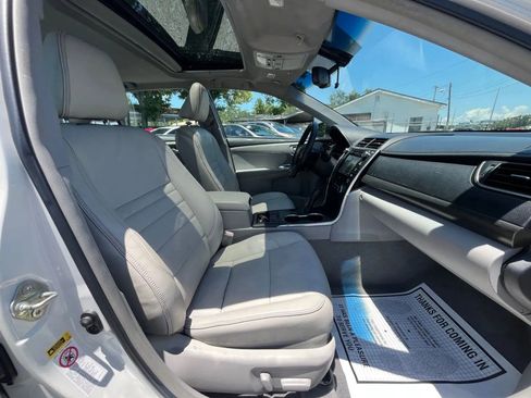 Used 2015 Toyota Camry XLE w/ Moonroof Package image 9