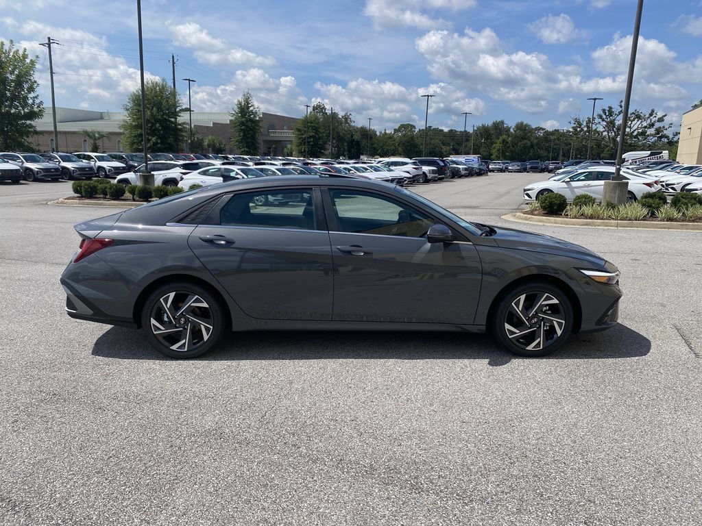 New 2026 Hyundai Elantra Limited FWD image 9