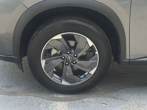 Used 2025 Nissan Rogue SV FWD image 32