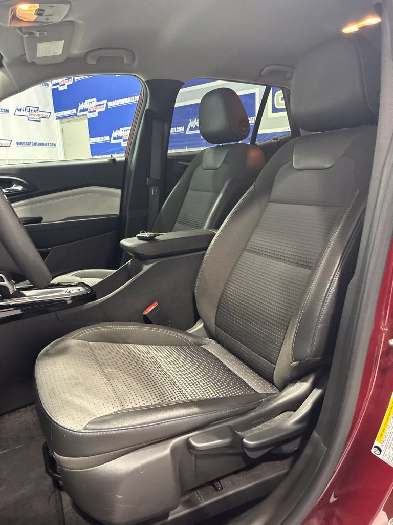 Used 2025 Chevrolet Trax LT FWD image 12