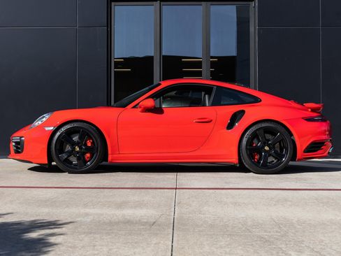 Used 2018 Porsche 911 Turbo image 2