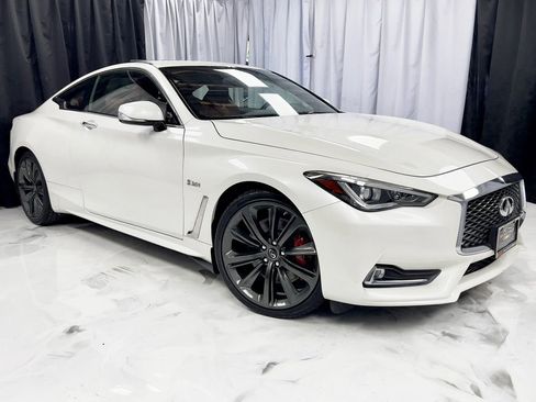 Used 2018 INFINITI Q60 Red Sport 400 w/ Sensory Package 3.0T Sport image 4