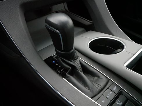 Used 2020 Toyota Avalon Limited image 24