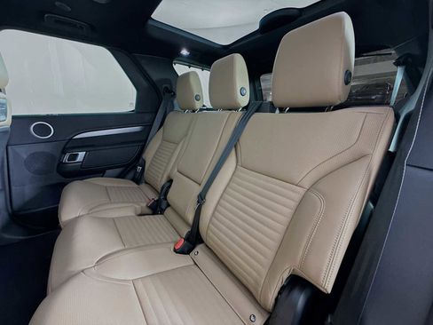 New 2025 Land Rover Discovery Dynamic SE image 21