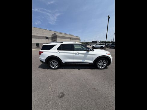 Used 2023 Ford Explorer Limited w/ Limited Technology Package AWD/4WD image 2