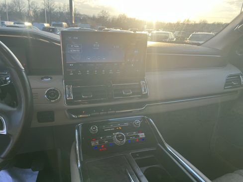 Used 2022 Lincoln Navigator L Reserve image 21