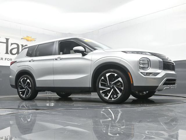 Used 2024 Mitsubishi Outlander SE FWD image 2
