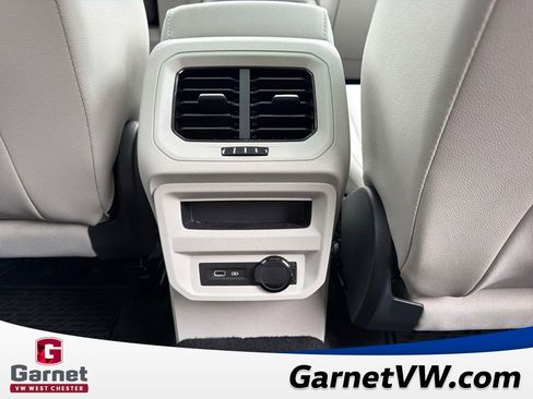 Used 2023 Volkswagen Tiguan SE w/ Panoramic Sunroof Package image 34