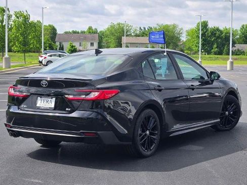 Used 2025 Toyota Camry SE FWD image 11