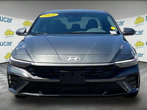 Used 2025 Hyundai Elantra SE FWD image 2