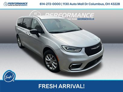 Used 2024 Chrysler Pacifica Touring-L