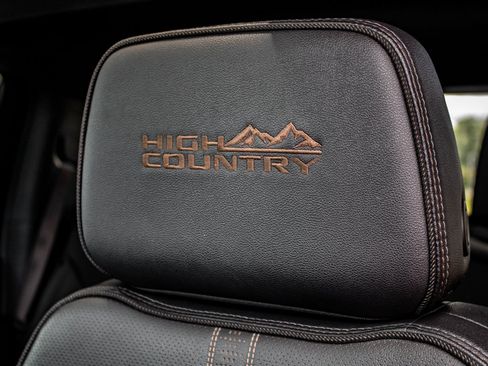 Used 2024 Chevrolet Silverado 2500 High Country w/ High Country Premium Package AWD/4WD image 30
